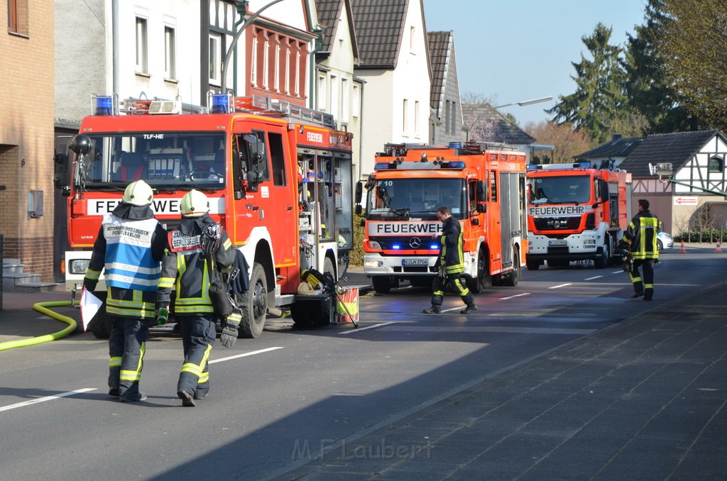 Feuer 3 Dachstuhlbrand Koeln Rath Heumar Gut Maarhausen Eilerstr P306.JPG